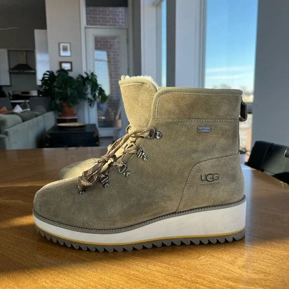 Ugg birch suede winter boots - womens size 9 - Picture 3 of 5